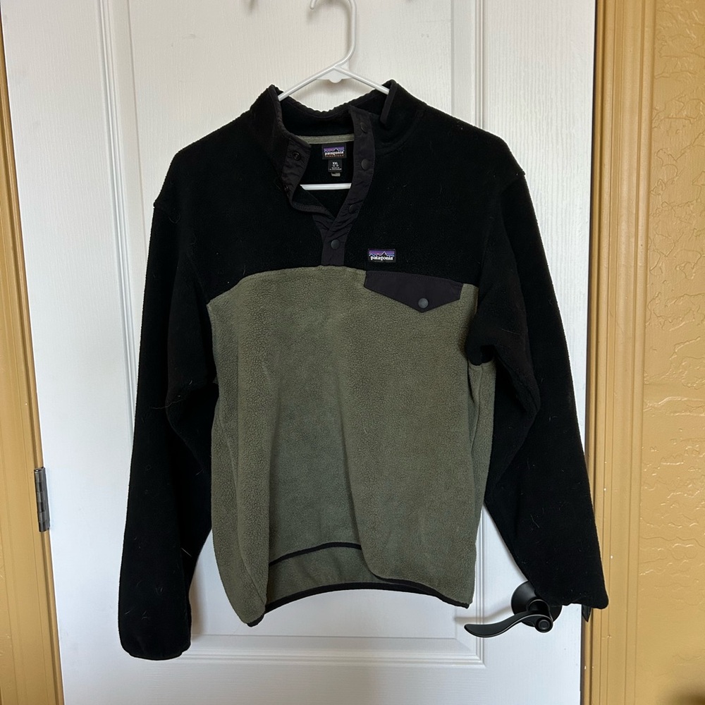 Patagonia Black and Green Fleece Pullover